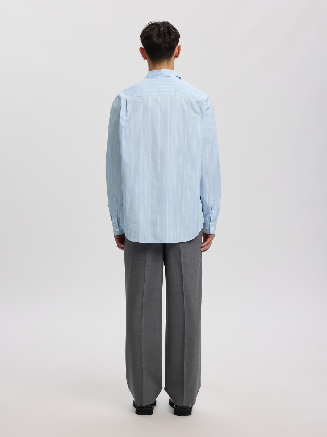 model_shot-back